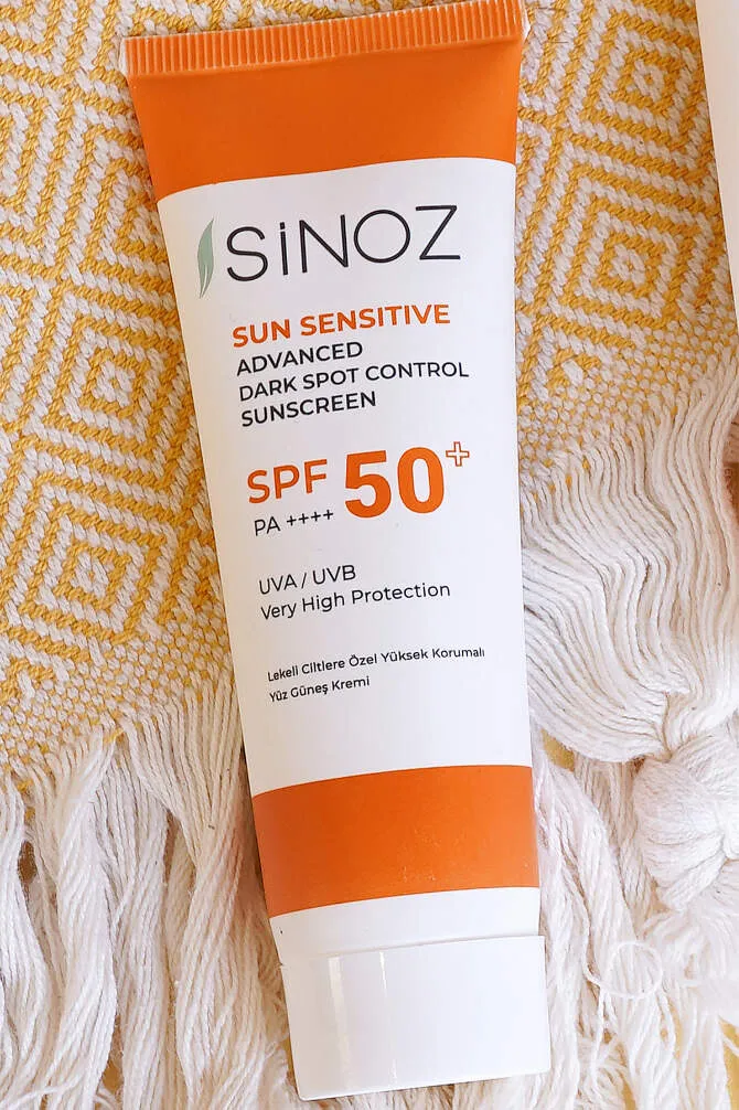 Sinoz Anti-Blemish Sunscreen Cream SPF 50 